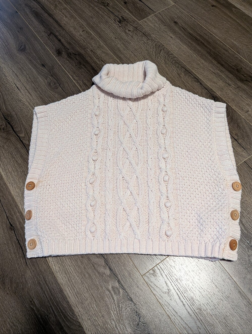 Nula Bug‎ Chunky Gray Cable Knit Turtleneck Sweater Poncho Vest Size 8. Pink.